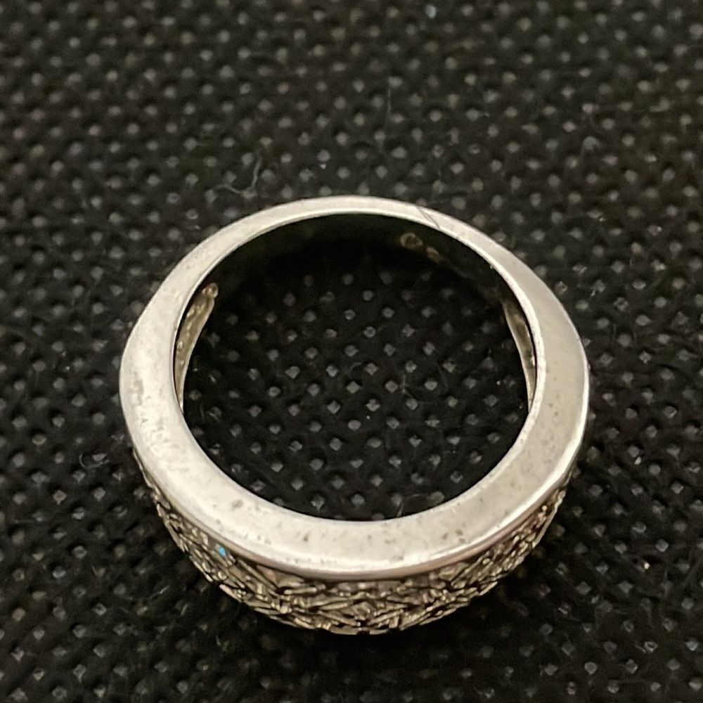 Beautiful ring  - Picture 6 of 8